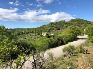 vista frontale del Podere Vallescura quando si arriva dalla Val Tiberina